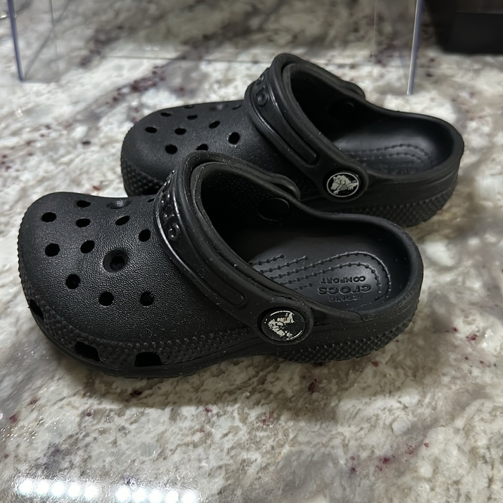 CROCS - toddler size C7 color: Black - Picture 5 of 5